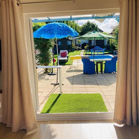 Modern Bungalow With Private Swimming Pool Maidenhead Buitenkant foto